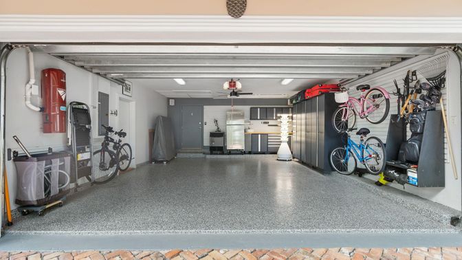 Garage, Interior
