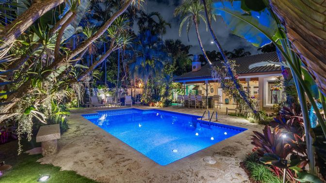 Exterior, Pool