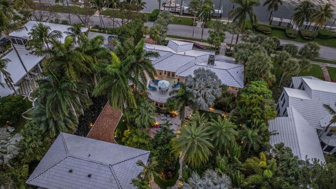 Exterior, Drone