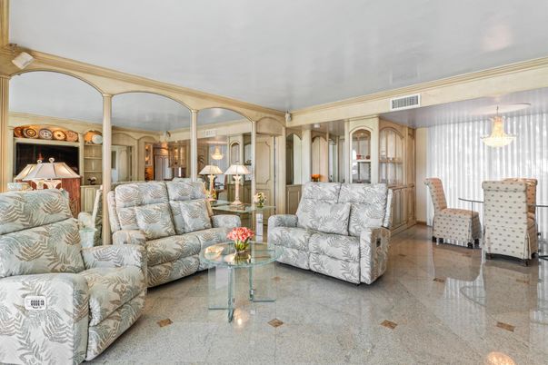 Chandelier, Interior, Living room