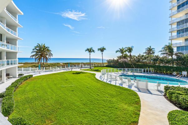 Exterior, Pool, Water