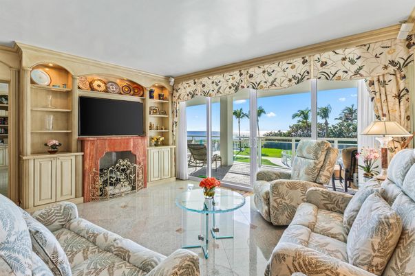Fireplace, Interior, Living room, Water