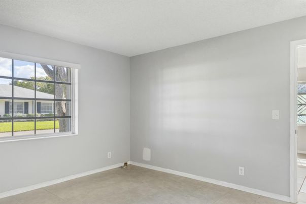 Empty room, Interior