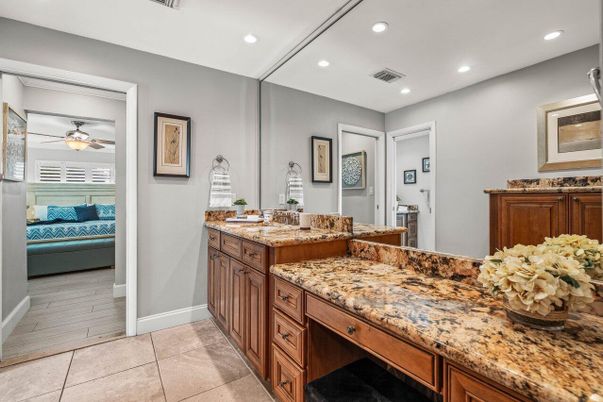 Bathroom, Dual Sink Vanities, Interior, Recessed Lighting