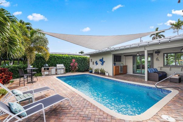 Exterior, Pool