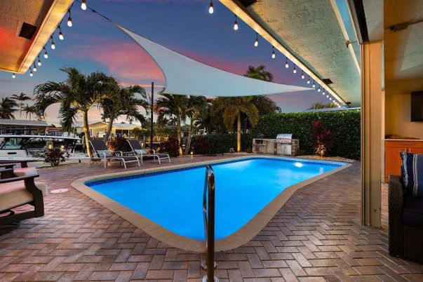 Exterior, Pool