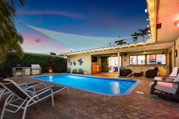 Exterior, Pool