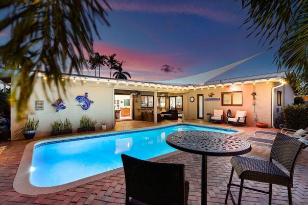Exterior, Pool