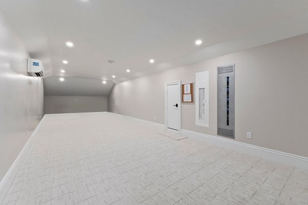 Empty room, Interior, Recessed Lighting