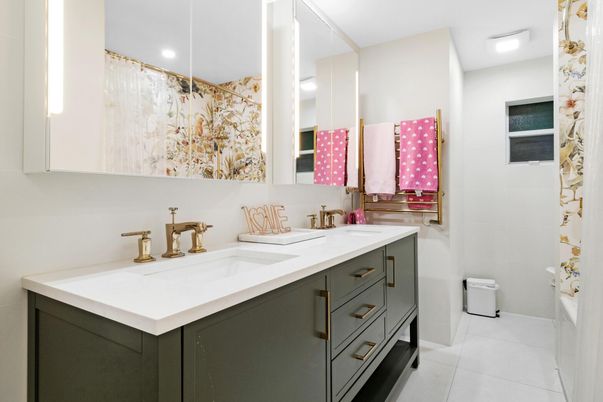Bathroom, Dual Sink Vanities, Interior, Recessed Lighting
