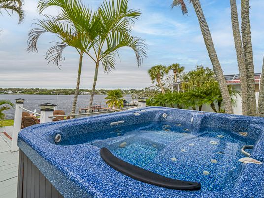 Exterior, Hot Tub, Lake
