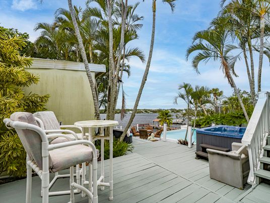 Exterior, Hot Tub