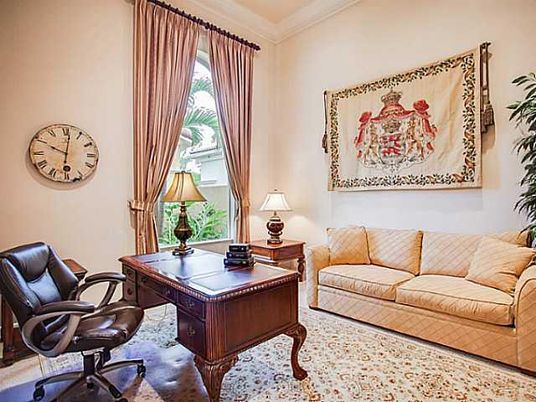 Home Office, Interior