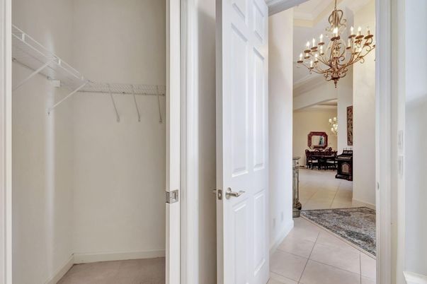 Chandelier, Interior, Walk-in Closets
