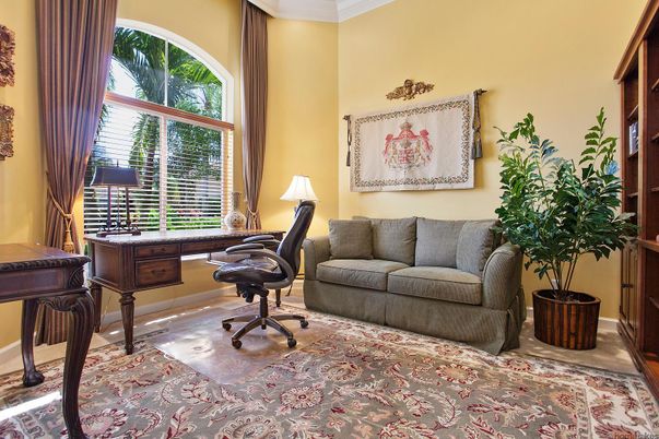 Home Office, Interior