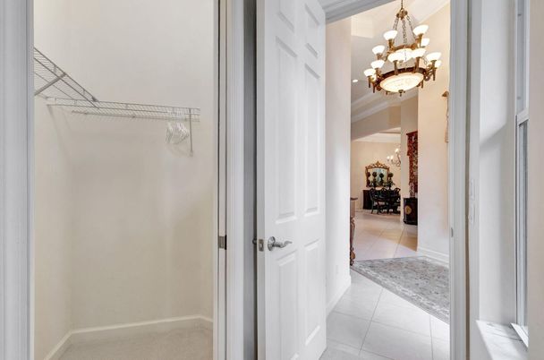 Chandelier, Interior, Walk-in Closets