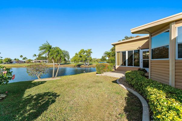 Exterior, Lake