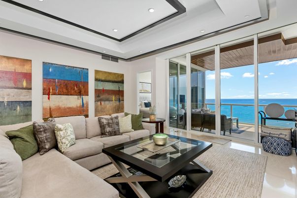Interior, Living room, Recessed Lighting, Water