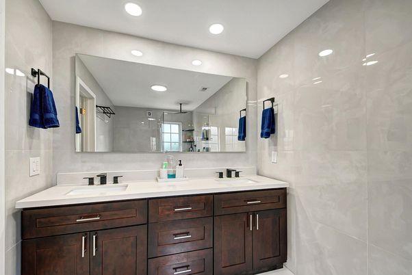 Bathroom, Dual Sink Vanities, Interior, Recessed Lighting
