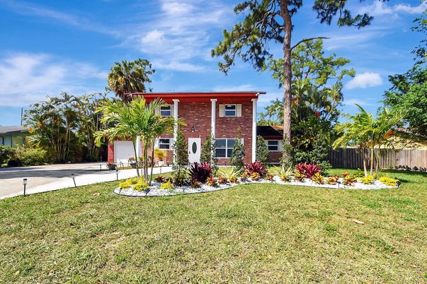 Backyard, Exterior, Facade, Brick Facade, Georgian