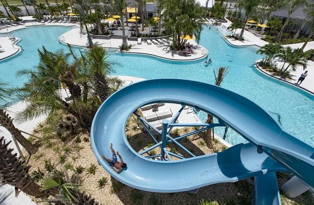 Exterior, Playground, Pool