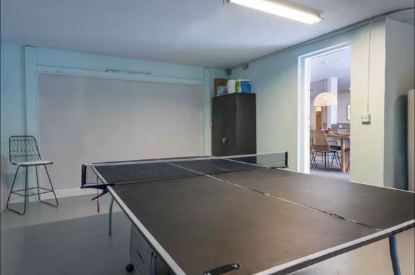 Game Room, Interior