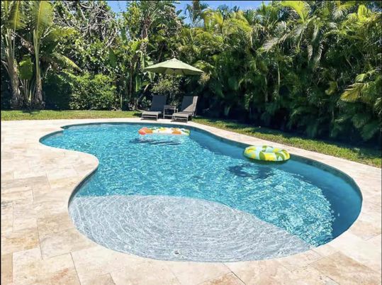 Exterior, Pool