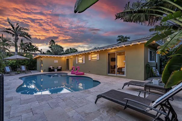 Exterior, Pool