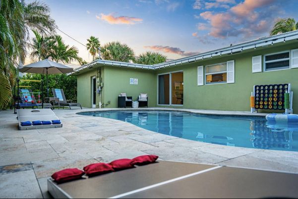 Exterior, Pool