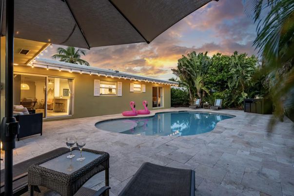 Exterior, Pool