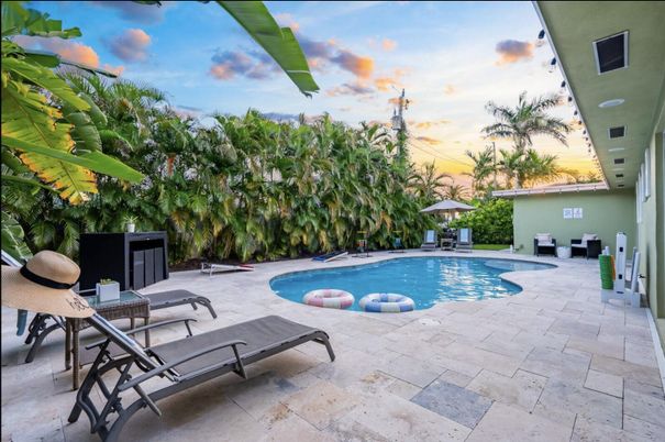 Exterior, Pool