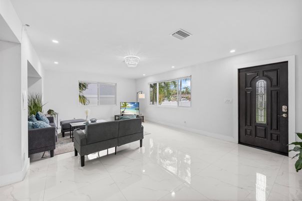 Chandelier, Interior, Living room, Marble, Recessed Lighting