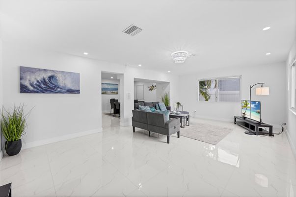 Chandelier, Interior, Living room, Marble, Recessed Lighting
