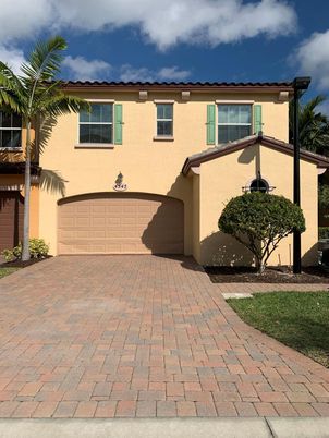 Attached, Exterior, Facade, Mediterranean