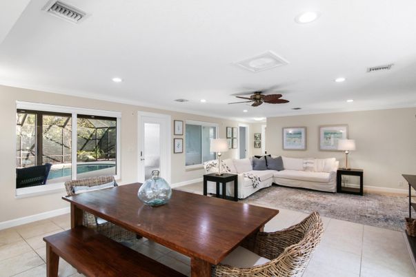 Dining room, Interior, Living room, Recessed Lighting