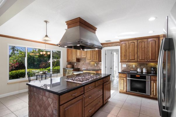 Dining room, Interior, Kitchen, Pendant Lights, Recessed Lighting, Stainless Steel Appliances