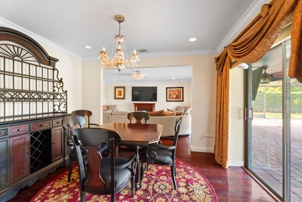 Chandelier, Dining room, Interior, Living room, Recessed Lighting, Wood Texture Flooring
