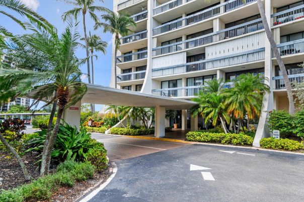 Exterior, Facade, Condo Building
