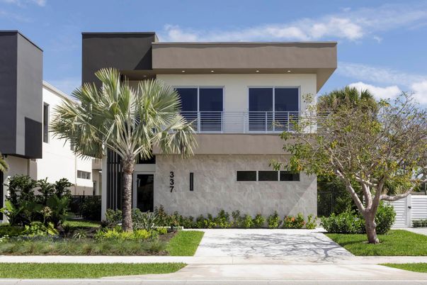 Exterior, Facade, Modern