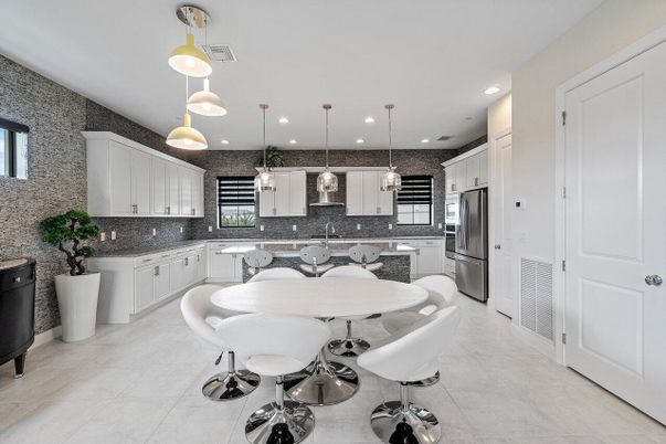 Dining room, Interior, Kitchen, Pendant Lights, Recessed Lighting, Stainless Steel Appliances