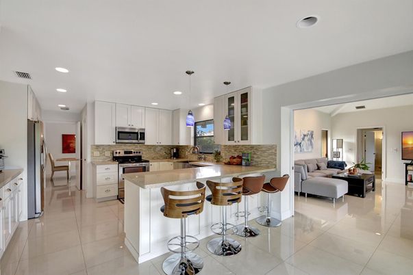 Interior, Kitchen, Living room, Pendant Lights, Recessed Lighting, Stainless Steel Appliances