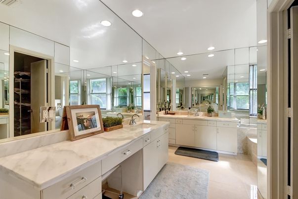 Bathroom, Dual Sink Vanities, Interior, Recessed Lighting