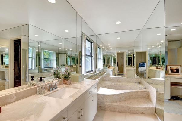 Bathroom, Dual Sink Vanities, Interior, Recessed Lighting