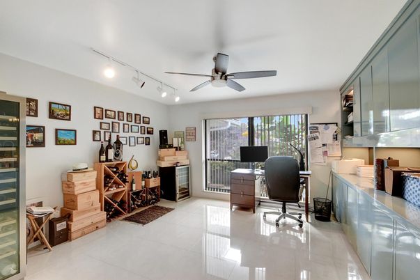 Home Office, Interior