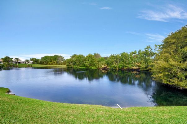 Exterior, Lake