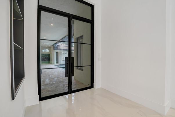 Empty room, Interior, Recessed Lighting
