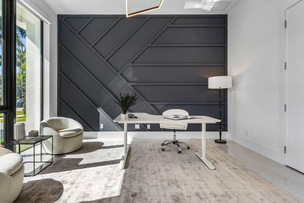 Home Office, Interior