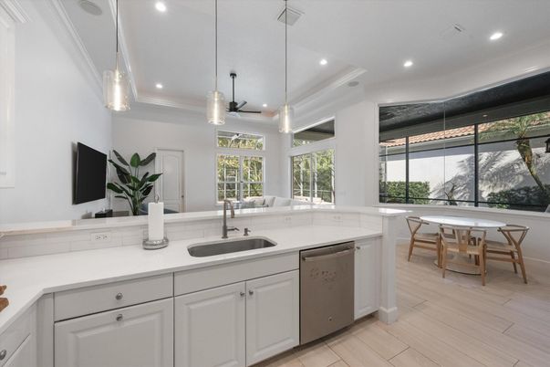 Dining room, Interior, Kitchen, Pendant Lights, Recessed Lighting, Wood Texture Flooring