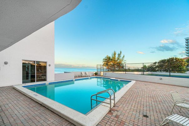 Exterior, Pool, Water