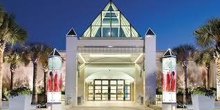 Exterior, Facade, Modern